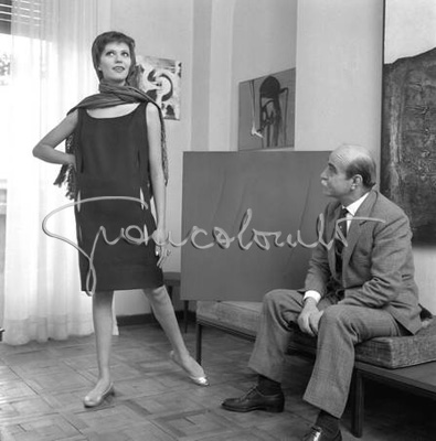 Lucio Fontana. Sfilata dei modelli disegnati dagli artisti per l'Atelier di Bruna Bini e Giuseppe Telese. Milano, marzo 1961